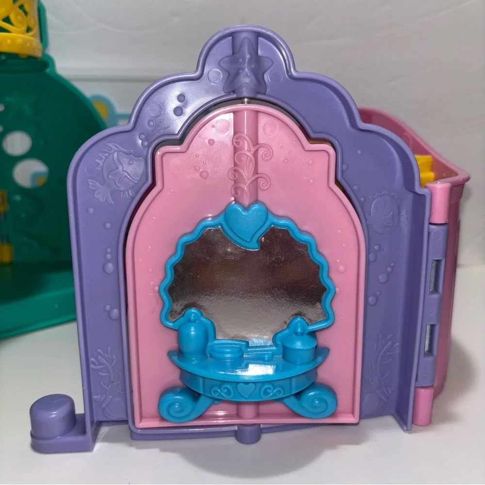 Fisher-Price Little People Disney Ariel Undersea Castle Playset Ariel’s Grotto - Picture 5 of 13